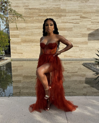 Robe de soirée grande taille Y42, sans manches, en dentelle et tulle, à volants et fente haute