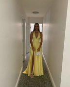 Vestido largo de noche de satén amarillo modesto con abertura lateral, vestido de fiesta formal Y5217