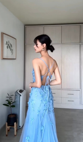 Elegante vestido de noche largo de sirena con apliques de tul azul Y8156