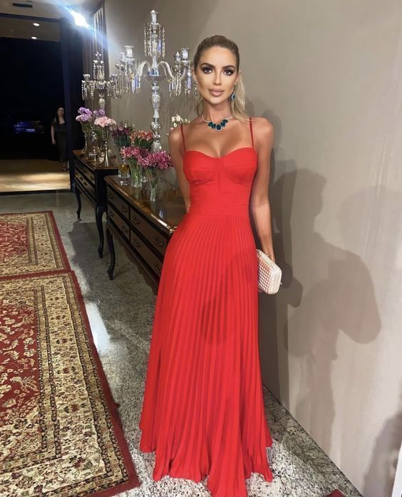 Robe de soirée longue rouge à encolure cœur Y6296