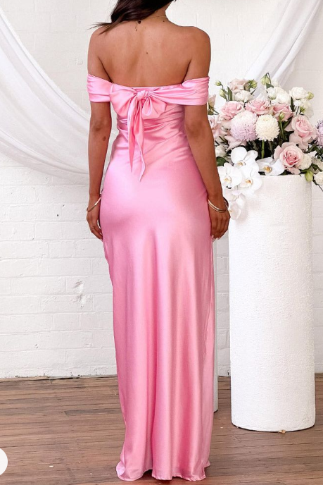 Vestido largo de noche de satén rosa con hombros descubiertos Y8093