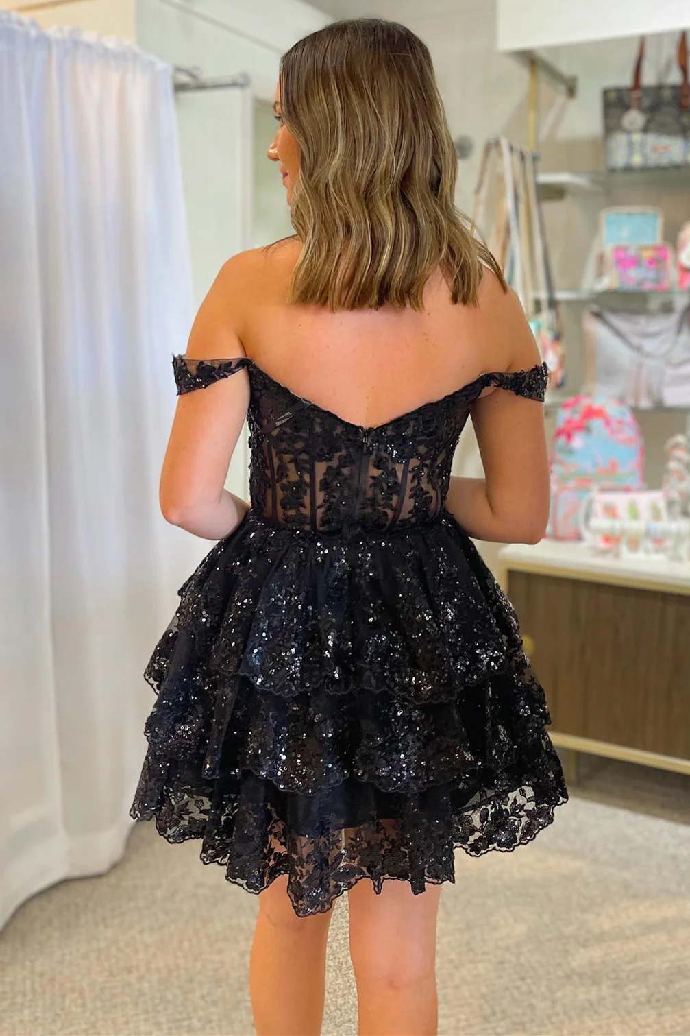 Robe de bal à épaules dénudées, corset transparent et volants étagés Y2602
