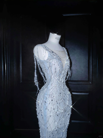 Vestido de noche largo de sirena con escote en V, tul azul sueño y cadena de cuentas Y8665