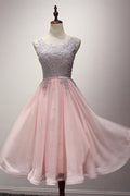 Vestido de fiesta de bienvenida de corte A con apliques, cintas y escote redondo hasta la rodilla PG145