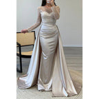 Vestido de noche de fiesta de satén sin tirantes, corte en A, con cuentas y efecto ilusión, mangas largas. 