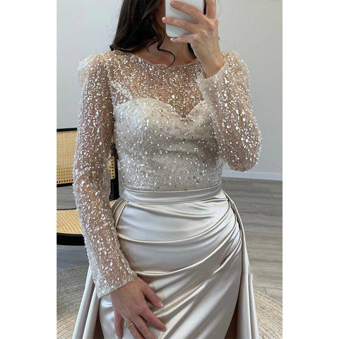 Vestido de noche de fiesta de satén sin tirantes, corte en A, con cuentas y efecto ilusión, mangas largas. 