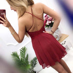 Vestido corto de fiesta de bienvenida PD399, corte en A, de gasa color burdeos con escote halter y apliques