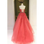 Vestido largo de fiesta elegante de corte A con escote halter y apliques de tul. Vestidos de noche formales. 