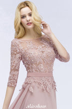 Vestido de dama de honor de corte A con apliques de gasa, manga tres cuartos y detalle de joyas, largo hasta el suelo, con fajín.