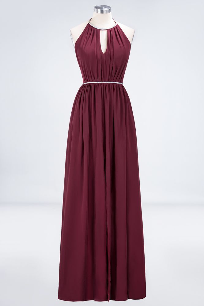 Vestido de dama de honor de gasa corte A, sin mangas, largo hasta el suelo, con cuello halter y fajín de cuentas.