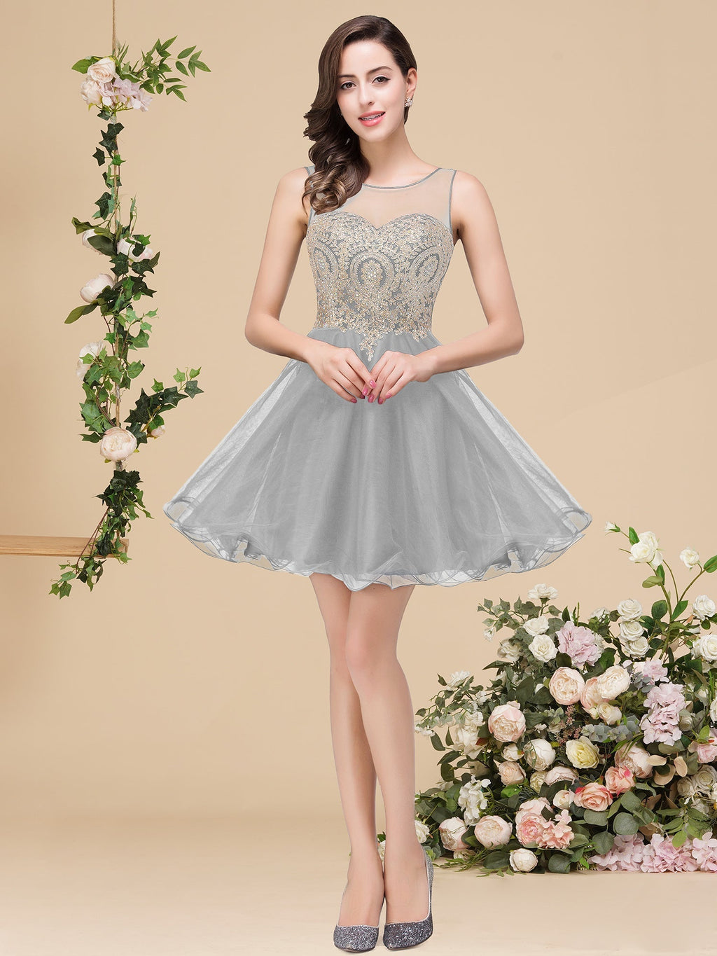 Vestidos de fiesta cortos sin mangas con apliques y corte en A