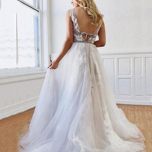 Robe de mariée blanche trapèze dos nu à décolleté en V profond ornée d'appliques WD446
