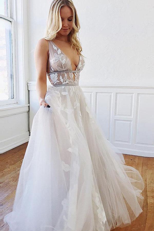 Vestido de novia blanco de corte A, escote en V profundo, espalda descubierta y apliques WD446