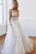 Vestido de novia blanco de corte A, escote en V profundo, espalda descubierta y apliques WD446