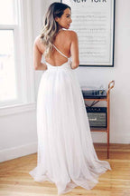 Vestido de novia corte A con escote en V profundo, espalda cruzada y cola de barrido WD273