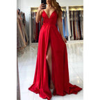 Vestido largo rojo de corte formal, corte en A, escote en V profundo y abertura alta 