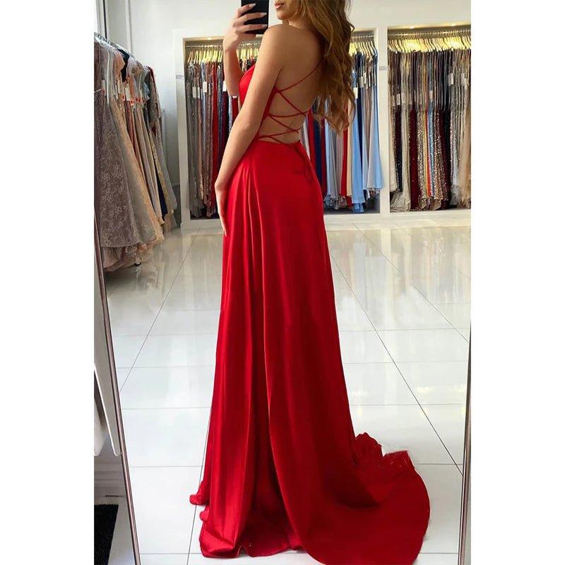 Vestido largo rojo de corte formal, corte en A, escote en V profundo y abertura alta 