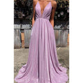 Vestido de graduación lavanda brillante con escote en V profundo y corte en A, con bolsillos. 