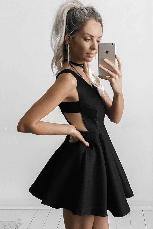 Vestido de fiesta negro de satén, corte en A, escote en V profundo y abertura corta PD149