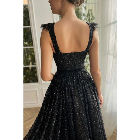 Vestido de fiesta vintage negro con lentejuelas, corte en A, tirantes dobles y bolsillos. 