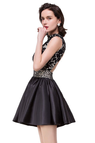 Vestido de fiesta de encaje con escote halter y corte en A