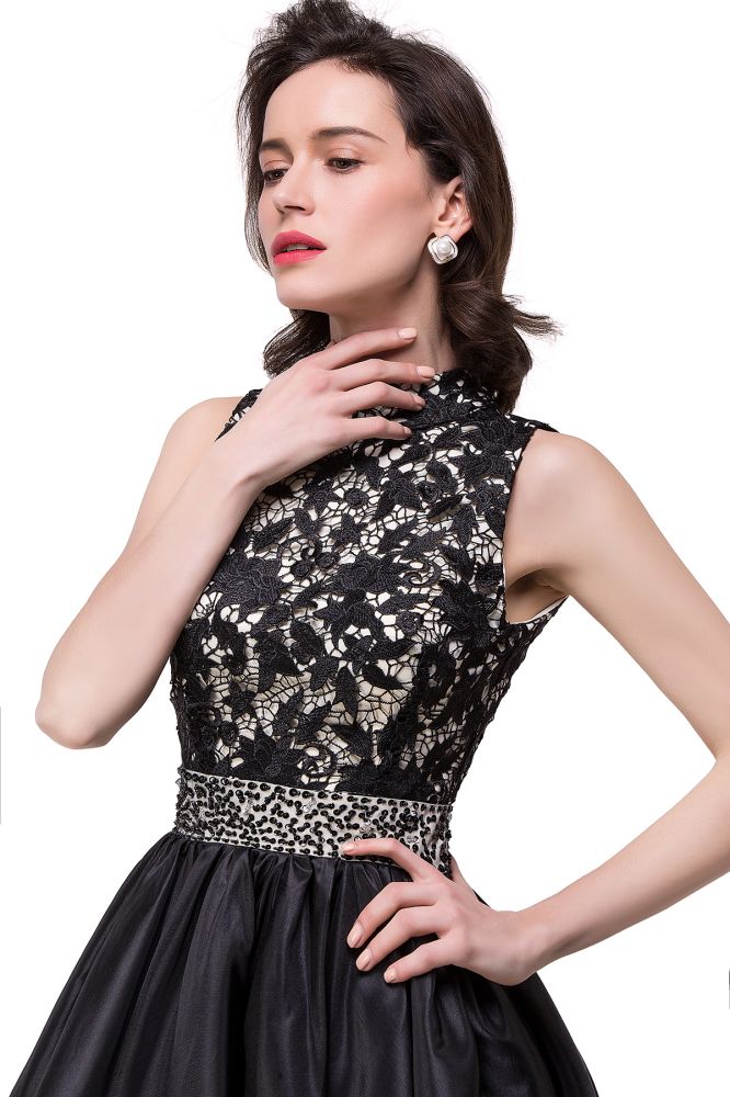 Vestido de fiesta de encaje con escote halter y corte en A
