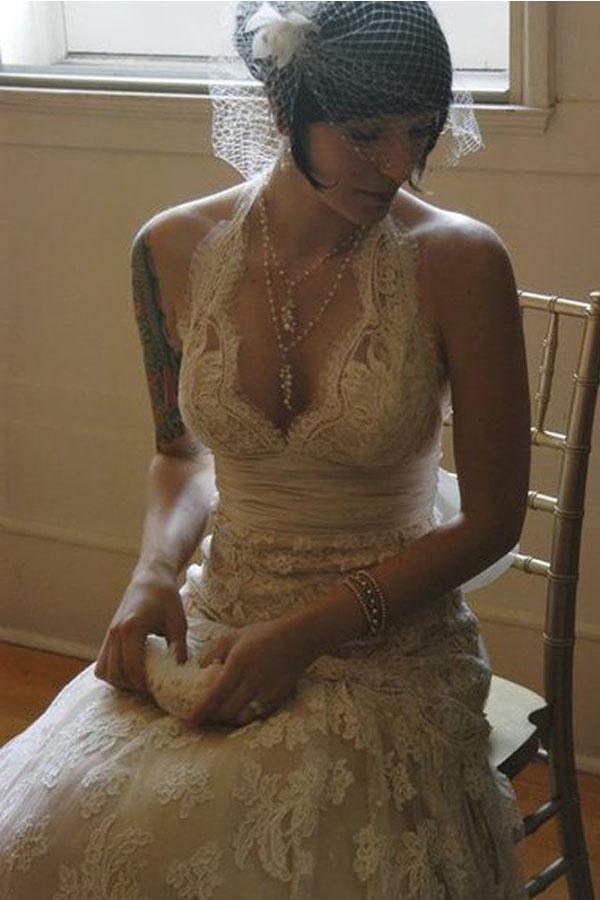 Vestido de novia de encaje con lazo, espalda descubierta y corte línea halter, con cola de corte WD405