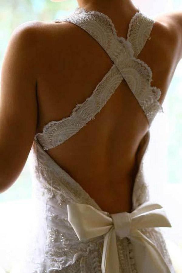 Vestido de novia de encaje con lazo, espalda descubierta y corte línea halter, con cola de corte WD405