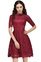 Vestidos cortos de encaje burdeos con escote halter y corte en A para fiestas de bienvenida