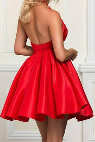 Robe de bal courte rouge en satin, sans manches, col halter et dentelle, coupe trapèze, référence PD050