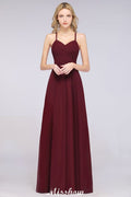 Vestido de dama de honor de corte evasé, sin mangas, con escote halter en V y volantes.