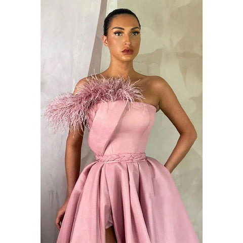 Vestido de fiesta sin tirantes, corte en A, abertura alta y bolsillos 