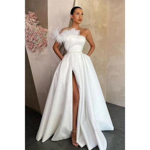 Vestido de fiesta sin tirantes, corte en A, abertura alta y bolsillos 