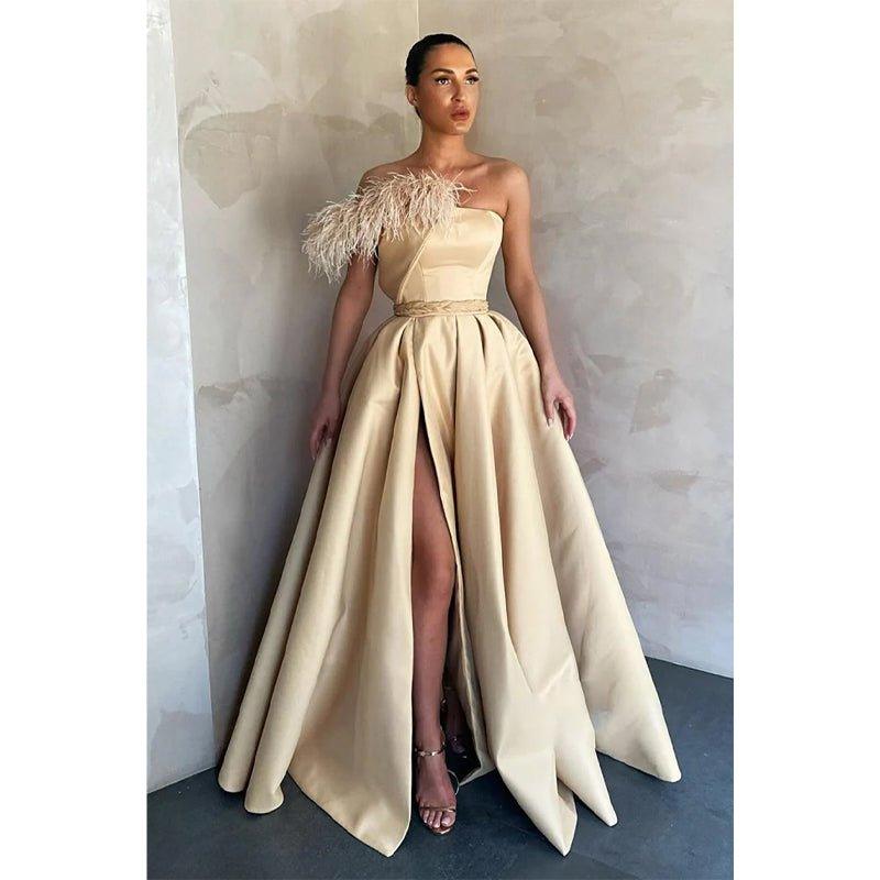 Vestido de fiesta sin tirantes, corte en A, abertura alta y bolsillos 