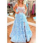 Vestido de graduación de tul con apliques ilusión de corte en A, falda escalonada y abertura lateral 