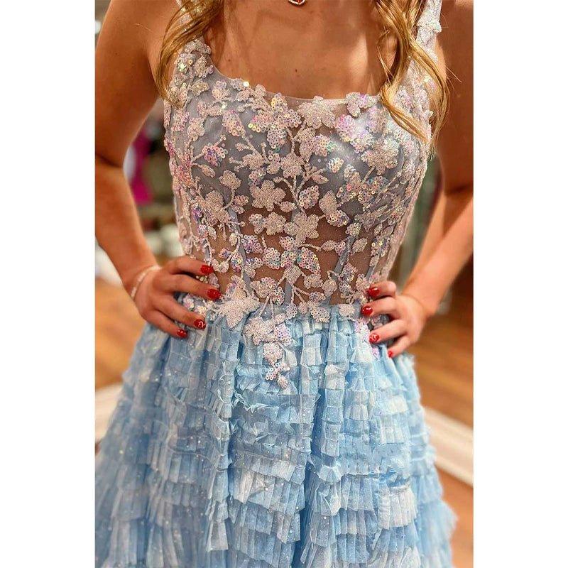 Vestido de graduación de tul con apliques ilusión de corte en A, falda escalonada y abertura lateral 
