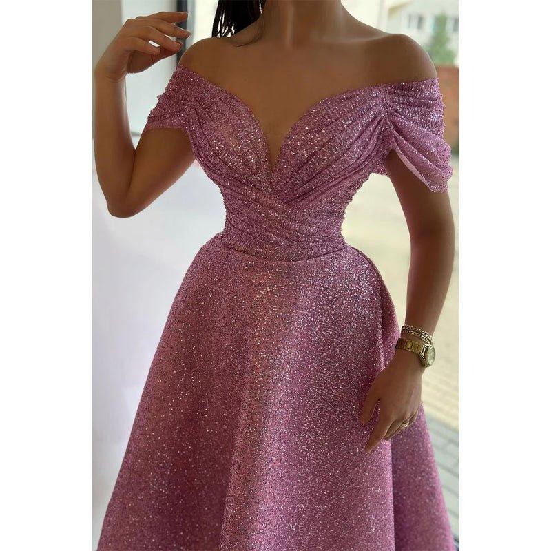 Vestido de noche formal hasta la rodilla con escote ilusión de corte en A y mangas cortas 