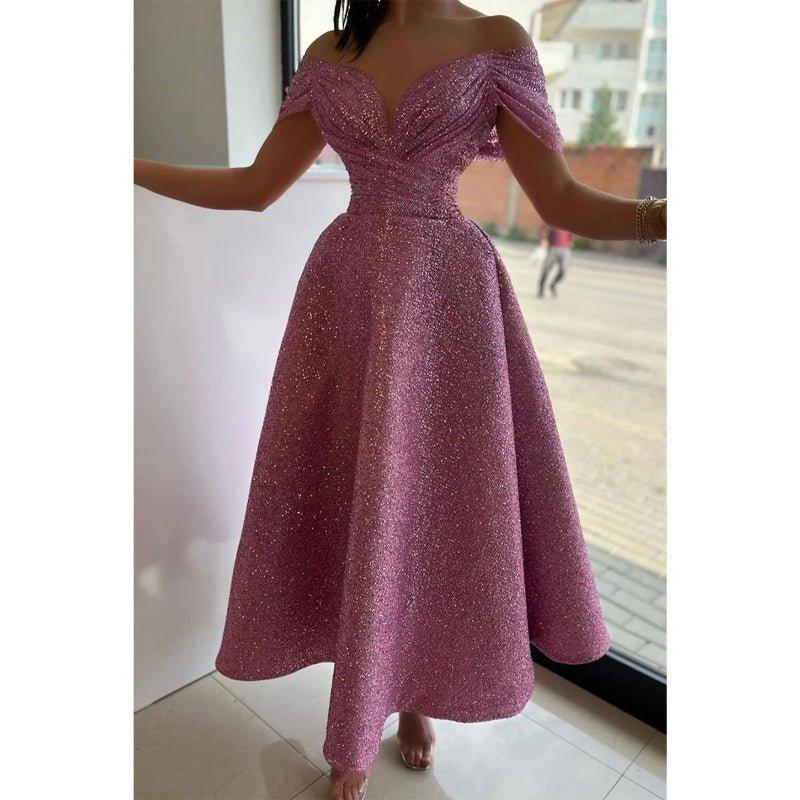 Vestido de noche formal hasta la rodilla con escote ilusión de corte en A y mangas cortas 
