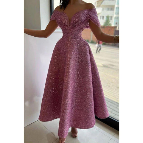 Vestido de noche formal hasta la rodilla con escote ilusión de corte en A y mangas cortas 