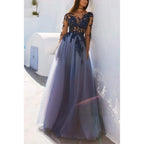 Vestido de graduación de corte A con escote ilusión, apliques de tul y mangas largas 
