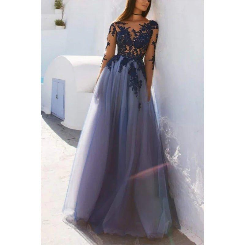 Vestido de graduación de corte A con escote ilusión, apliques de tul y mangas largas 