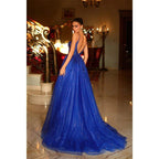 Vestido largo de fiesta brillante con escote ilusión en V, apliques y abertura alta, corte en A