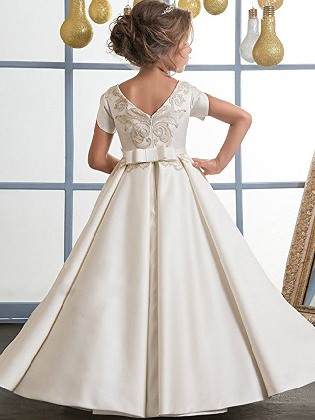 Robes de demoiselle d'honneur en satin, coupe trapèze, col rond et encolure bijou