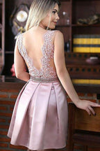 Vestido corto de satén rosa joya de corte línea A para baile de bienvenida con apliques de cuentas PG155