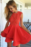 Vestido corto de fiesta rojo satinado con corte en A y volantes de encaje