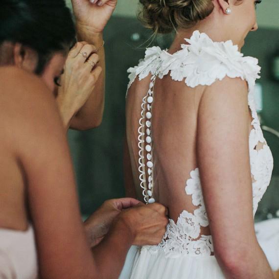 Vestido de novia de tul blanco con cola de barrido, corte línea A y apliques, modelo WD459
