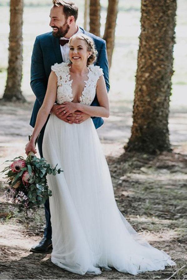Vestido de novia de tul blanco con cola de barrido, corte línea A y apliques, modelo WD459