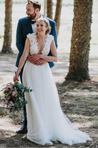 Vestido de novia de tul blanco con cola de barrido, corte línea A y apliques, modelo WD459