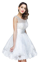 Vestido de fiesta de tul con joyas y corte en A