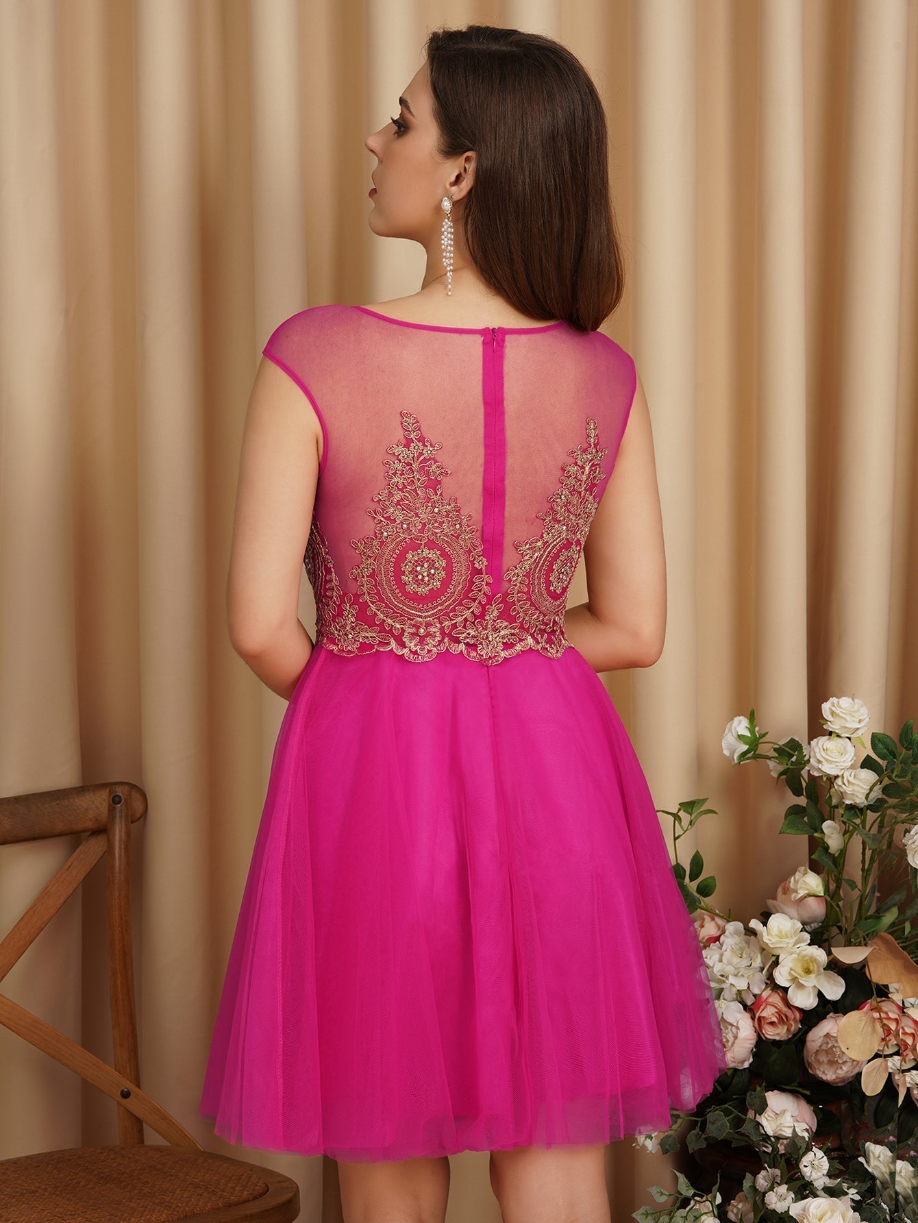 Vestidos cortos de noche con escote corazón y apliques de encaje de corte en A